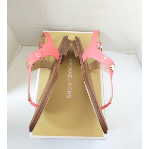 New! MICHAEL KORS Women's MK Logo Plate Thong Leather Sandals Shoes Color Dahlia - Picture 9 of 9